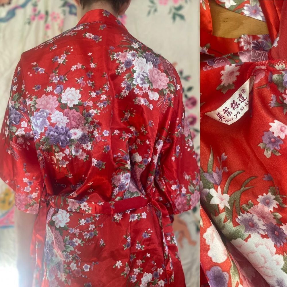 Red Floral Robe - Picture 4 of 4